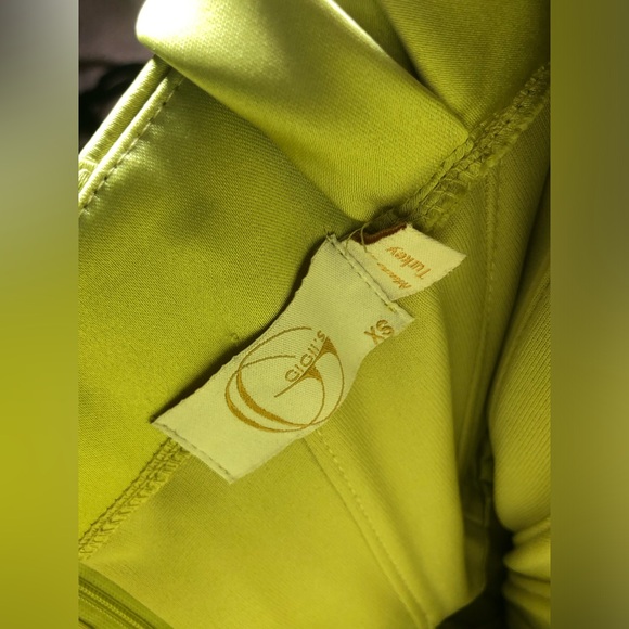 NWOT Gigii’s Jasmine Draped Off-Shoulder Midi Satin Dress Lemon Lime - Size XS - Picture 4 of 5